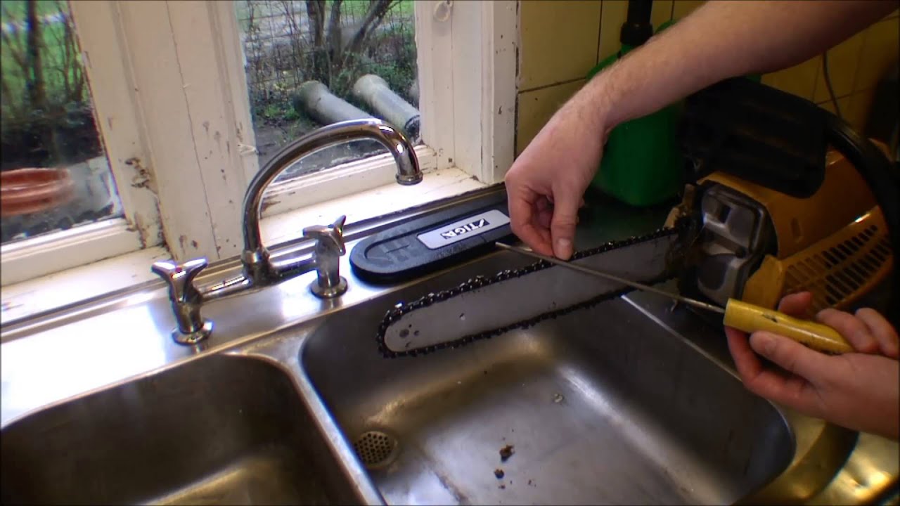 Compares a dull with a sharp chainsaw 107 YouTube