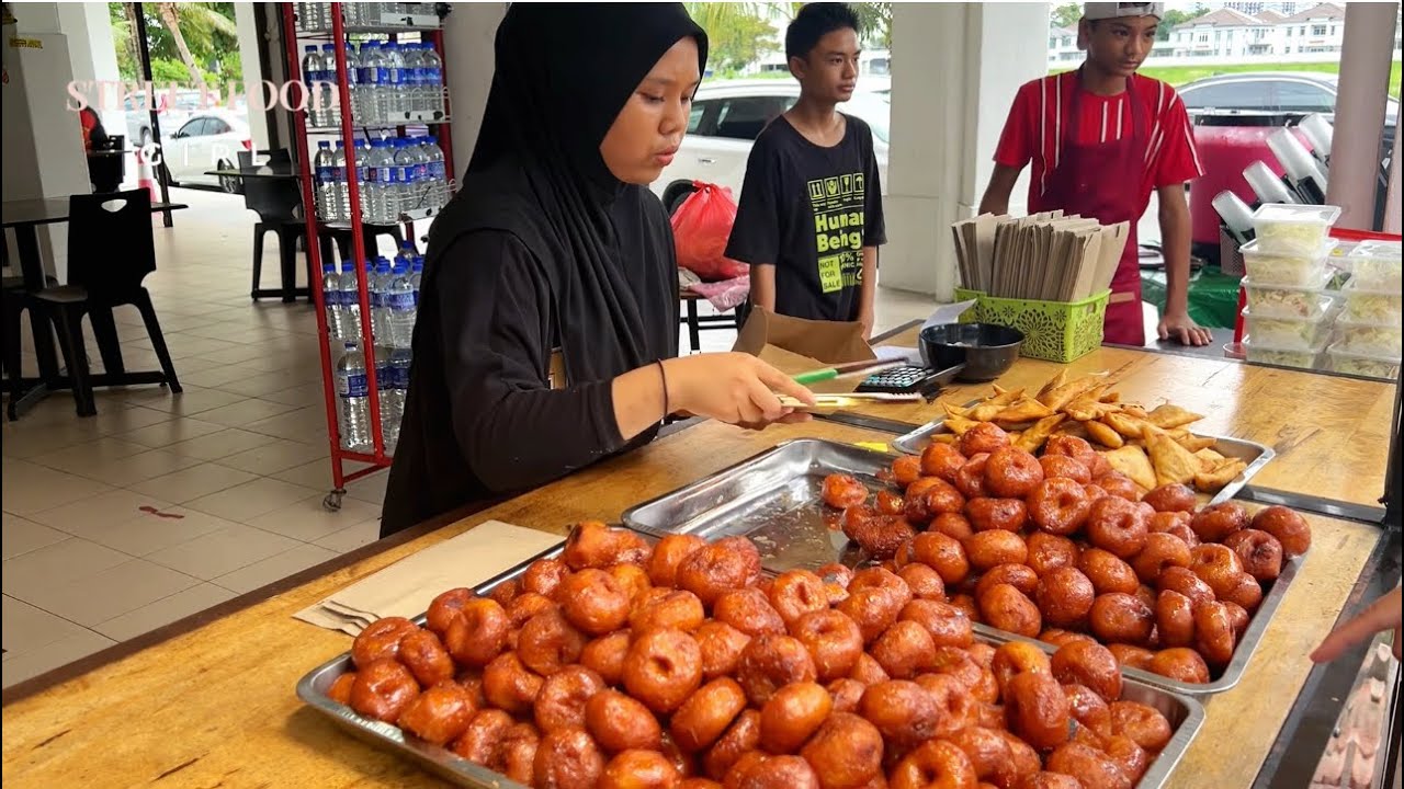 Popular Melaka Specialty Palm Sugar Donut Making