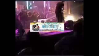 Ebru Gündeş Konserde Düşme Tehlikesi Yaşadı, Ekip Müdahale Etti Ündeş