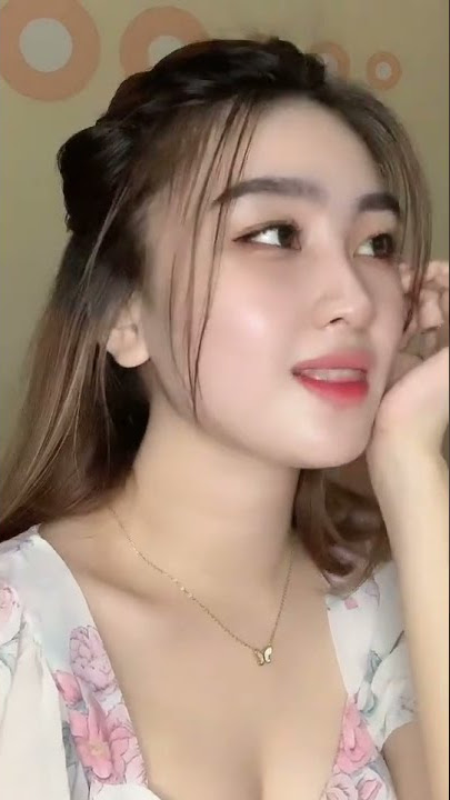 Tatapan Mata Menggoda Rosalia Akmareta Selebgram TikTok #shorts | YT Shorts
