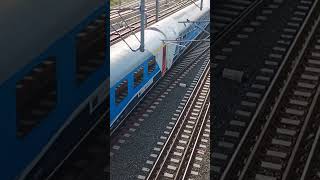CFR Călători Tren cu peste 100 km /h la trecerea pe sub pasaj !