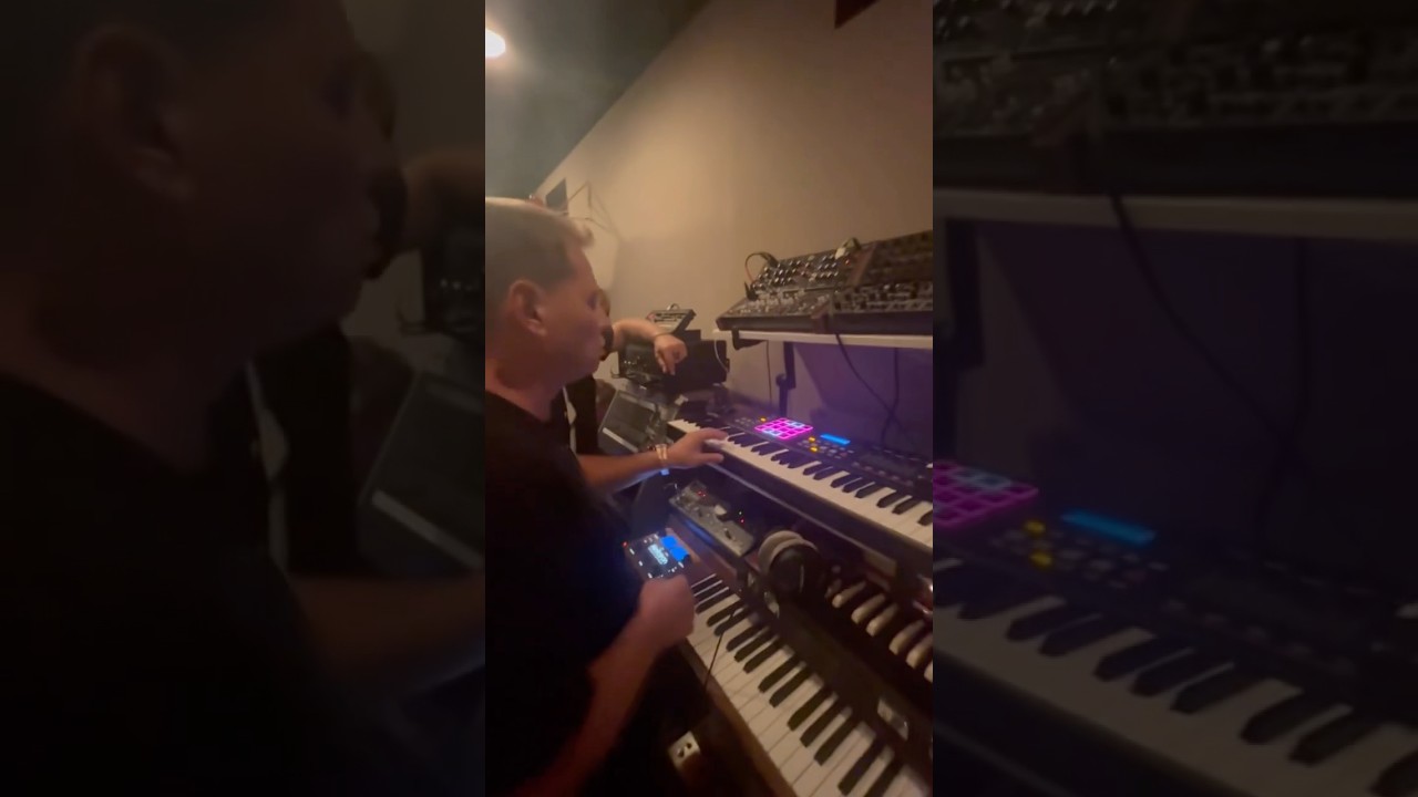 Scott Storch back at it 🎹 in the Studio! 🎶🔉