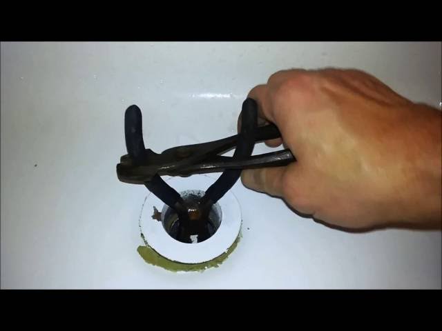 Tub Drain Removal without a Special Tool 