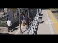 Con un arma blanca hacía disturbios en el tren y terminó detenido en la estación Pilar