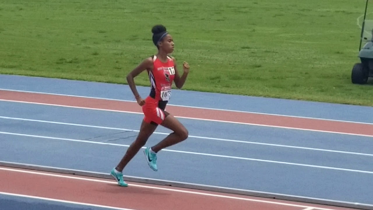 Rachel Roughan Running Rachel running 800 - YouTube