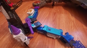 Review of Titans Return Full Decepticon Cybertronian City Mode