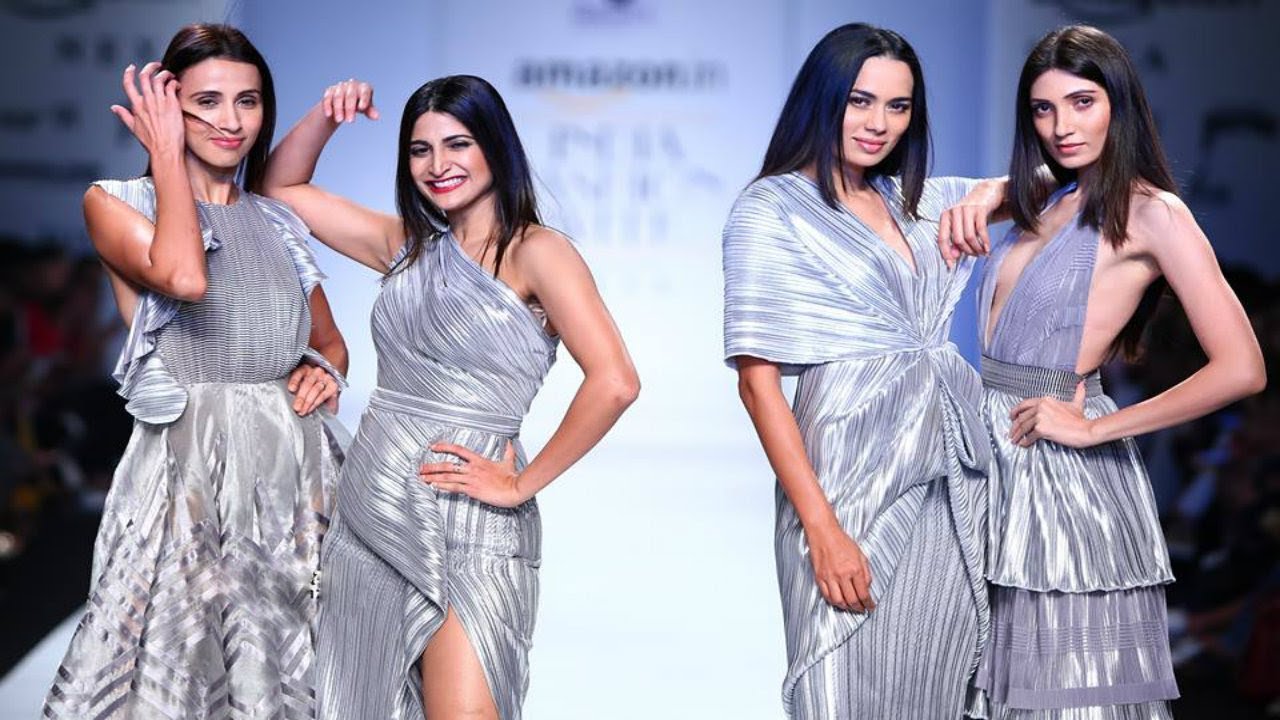 Aahana Kumra Walks For Nikhita Tandon | Spring/Summer 2018 | India Fashion Week