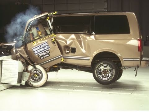 1996 Chevrolet Astro moderate overlap IIHS crash test