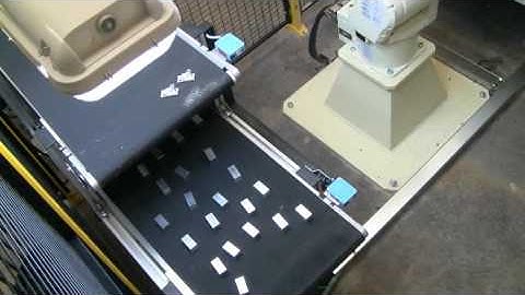 RFA Kawasaki Robotloader with RFA-Vision  loading a Mazak VC Nexus 410A-II milling machine