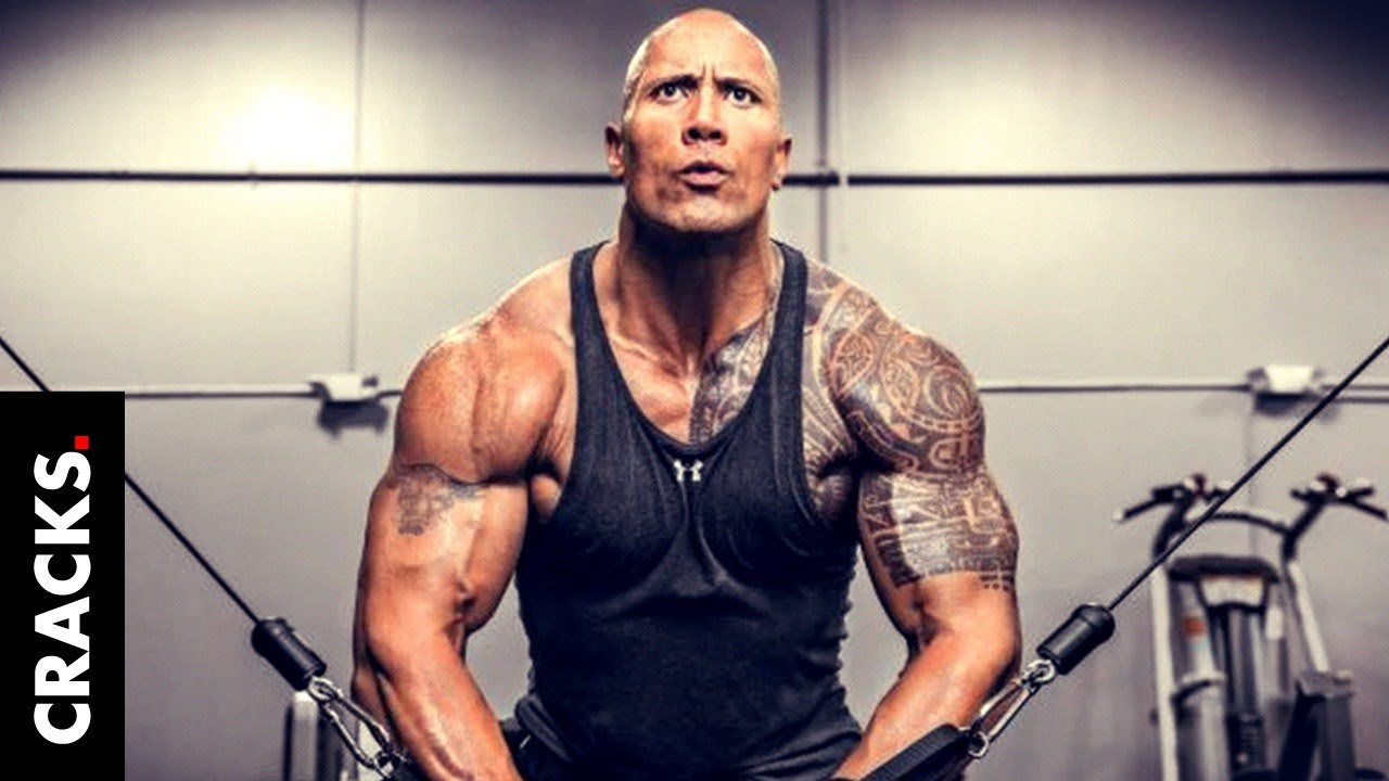 El secreto que le dio su padre a "La Roca" en su primer día de entrenamiento YouTube