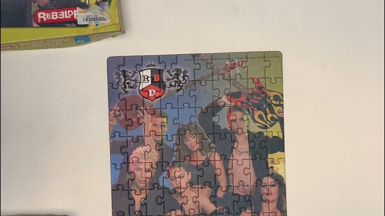 Montando Quebra-Cabeça 100 Peças de REBELDE RBD da Jak