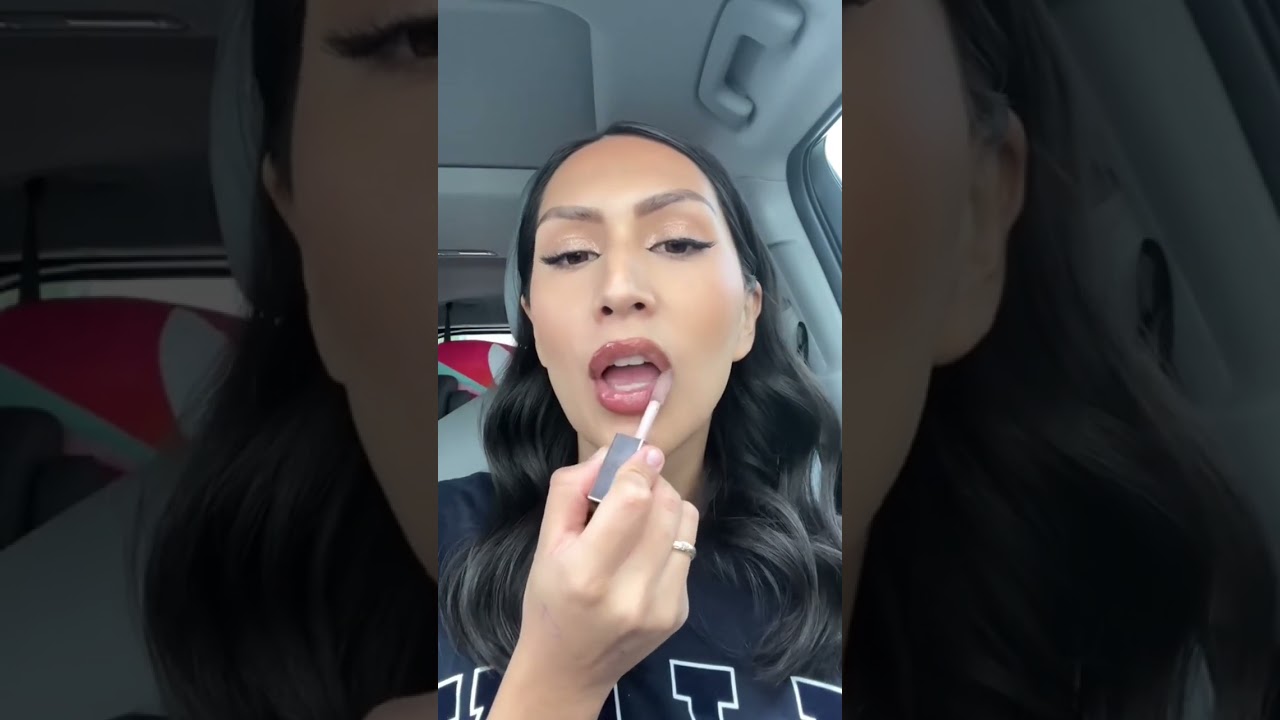 VIRAL FENTY HEAT GLOSS BOMB IN HOT CHOCOLIT! #beautyshorts #viralmakeup #makeupreview #makeupshorts