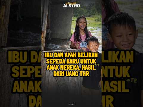Seorang ibu dan ayah belikan sepeda baru untuk anak mereka, hasil dari uang THR.