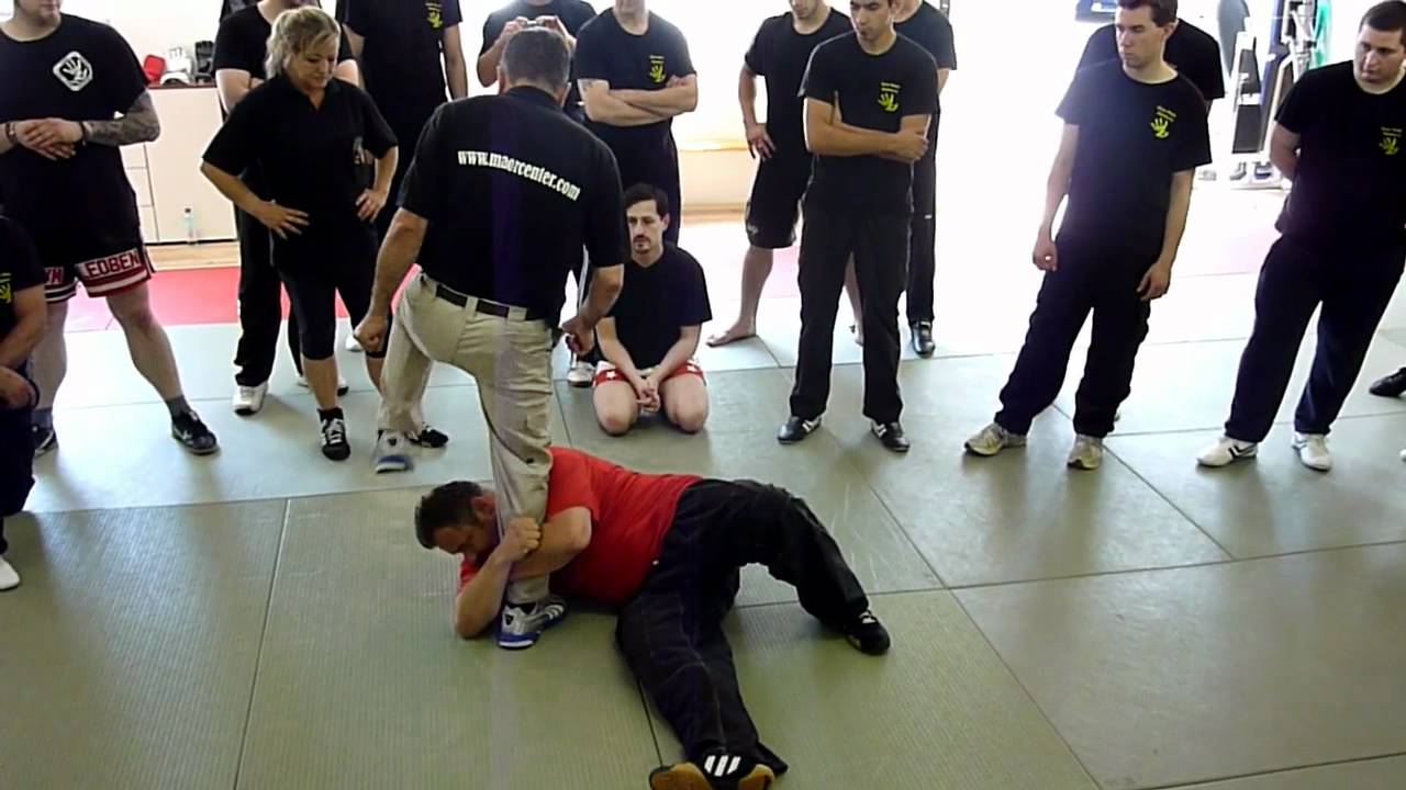 KRAV MAGA SELF DEFENSE ITALIA SALZBURG FREE TO BLOCK LEG WITH PRESSURE