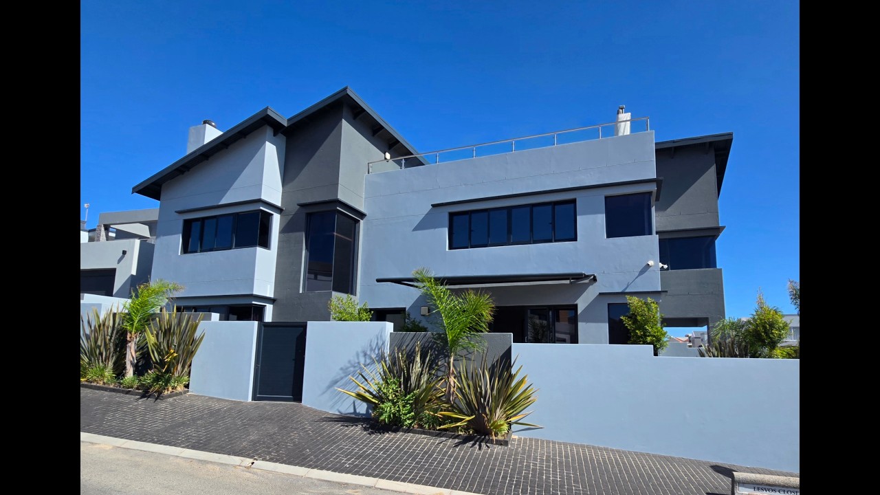 Exquisite Modern 3 Bedroom Home Calypso Beach Langebaan