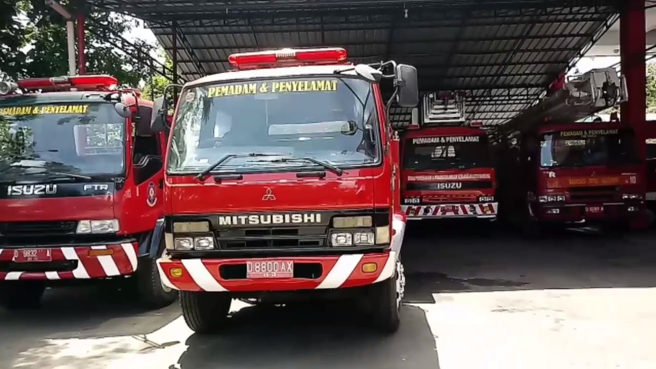 30 Gambar Truk  Damkar Paling Keren 