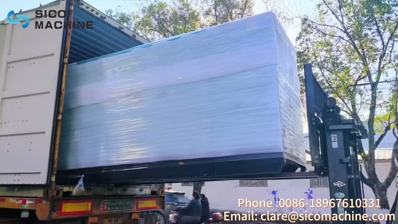 40-foot cabinet 2 sets of bottle blowing machine have been delivered.