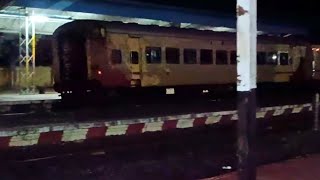 16866 Thanjavur To Chennai Egmore Uzhavan Express Crossing At Station