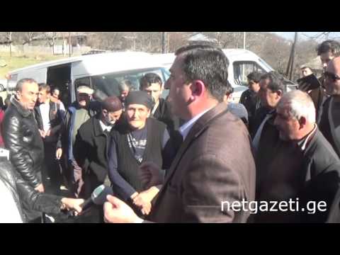 ადიგენის გამგებელი მუსლიმებს ხვდება რელიგიური დაპირისპირების დროს