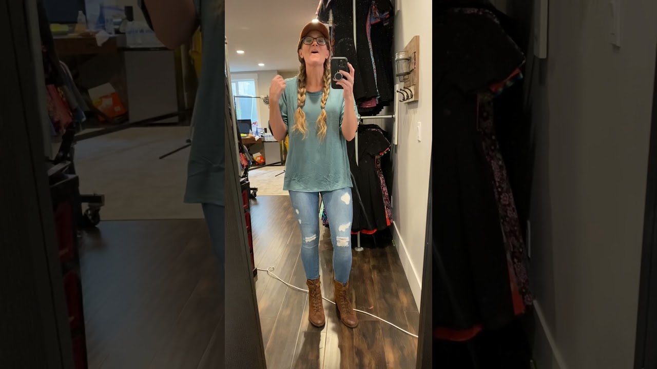 LuLaRoe Boyfriend T fit video!! One of my fav shirts!!