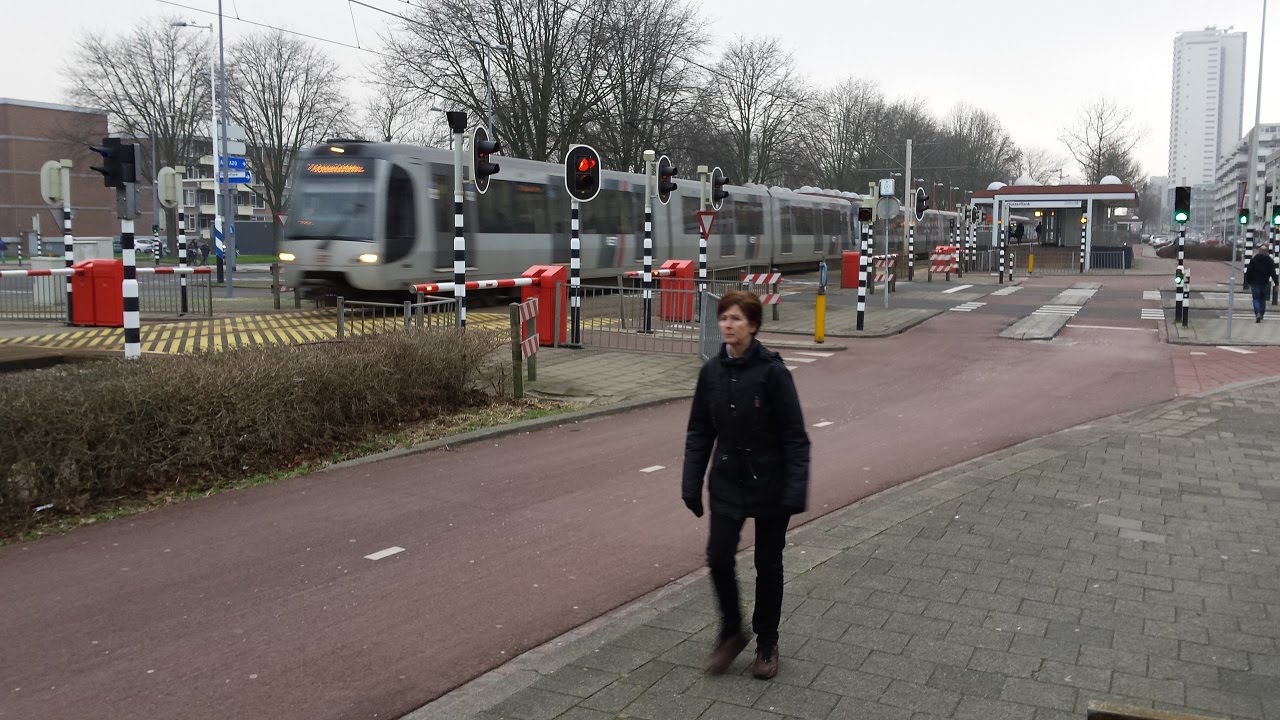 RET Metro 2*Type SG3 (5613-5614) vertrekt nabij Oosterflank richting Schiedam Centrum