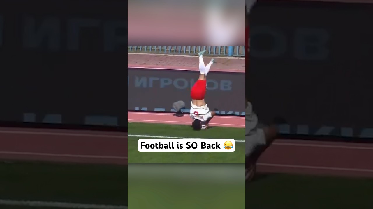 Football is SO Back 😎
