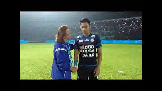 Pelukan OVAN TOBING di perpisahan dengan Punggawa Arema FC, 4 November 2017 I Gojek Traveloka