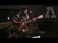 Capture de la vidéo Devon Gilfillian - Travelin' Blues | Audiotree Live