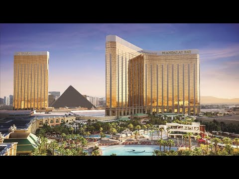 Garzas ganaderas sobrevolando cerca del Casino del Diablo de Hermosillo.