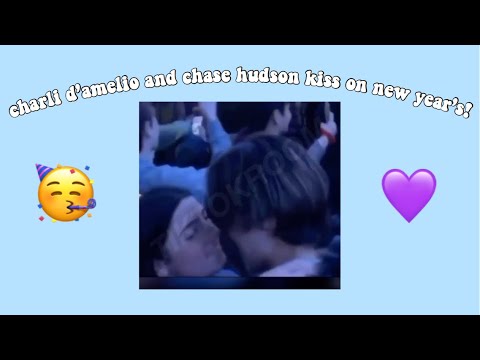 Charli D Amelio And Chase Hudson Kiss On New Year S Youtube