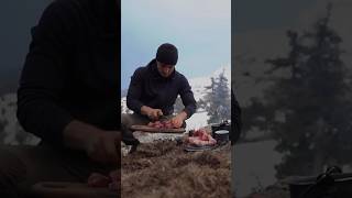 Dağın zirvesinde et pişirdim. Kebab on the snow #delimine @DeliMiNe