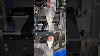 Download Lagu A machine that produces flour packaged in plastic and wrapped neatly and quickly. #viralshorts MP3