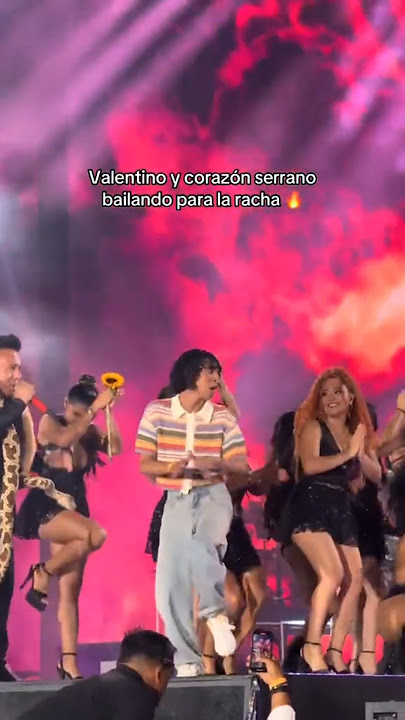 Valentino y Corazón Serrano bailando como La Boa 🐍 En Concierto 😱 #shorts Valentino Palacios