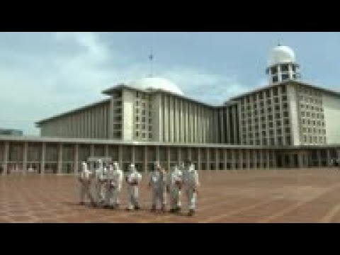 indonesia-president-oversee-disinfection-of-mosque