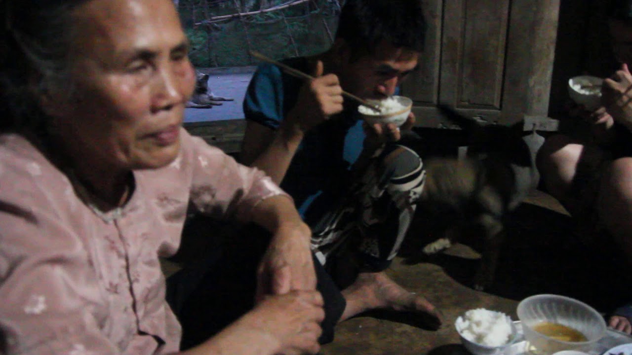 Mẹ nuôi con tâm thần khiến nhiều người rơi lệ - YouTube