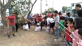 Lucu anak kecil lomba balap karung