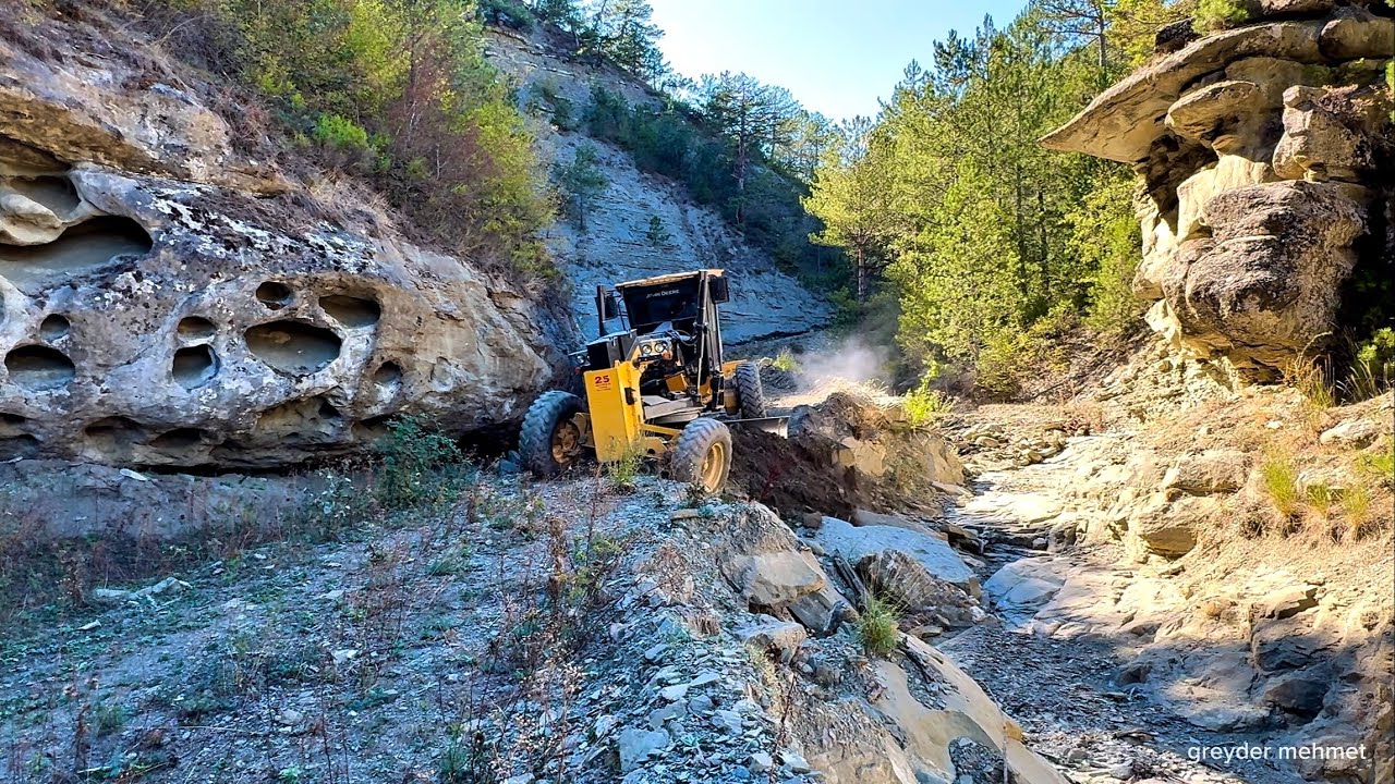 Как грейдер Deere 670 преодолел узкий каньон #грейдер #автогрейдер #каньон