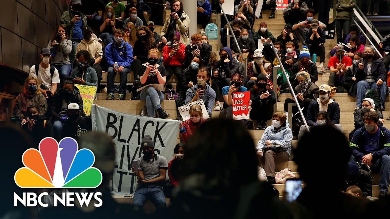 Seattle Protesters Take Over City Hall, Demand Mayor's Resignation