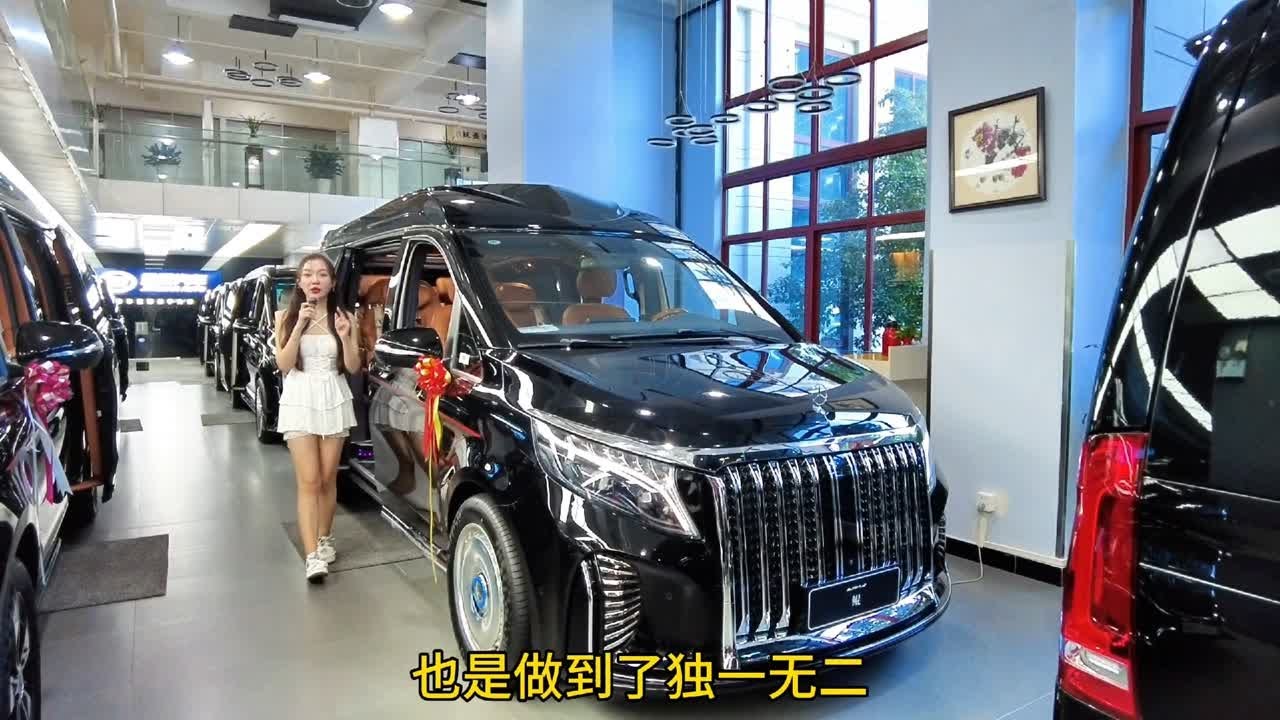 首席鉴车官 每一次的出行都是难忘且美好的旅程，全新奔驰V260L高顶定制七座商务车鲲 - YouTube
