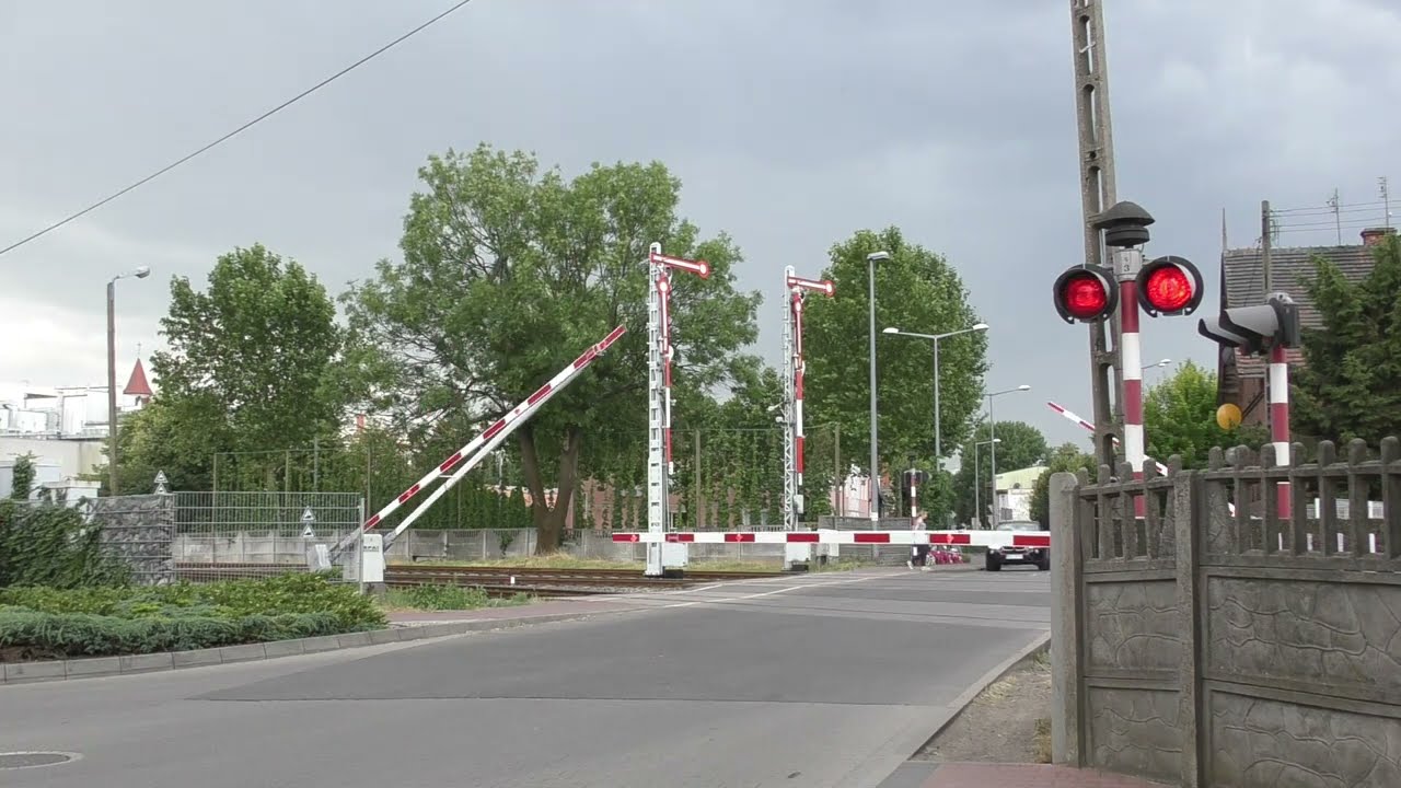 Przejazd kolejowy Grodzisk Wielkopolski (PL) - 5.7.2023 / Railroad crossing
