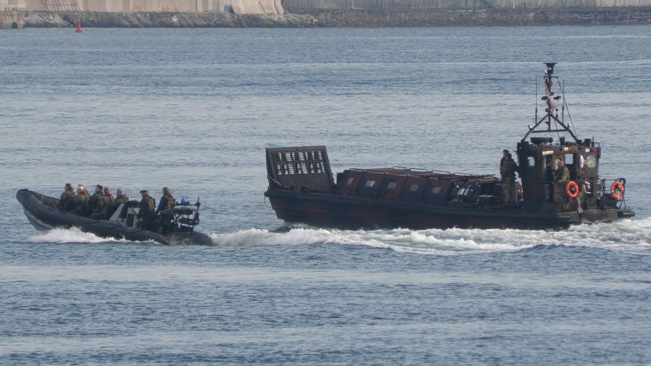 Marine commandos board a vessel at gunpoint (and other training) 🪖🗡️ ...