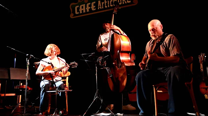 Olivia Duffy  with acoustic