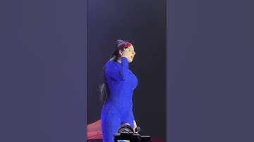 #jasminesandlas throwing the red rose 🥀 on public
