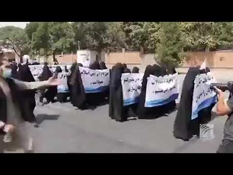 Афганские женщины проводили митинг в поддержку талибов!