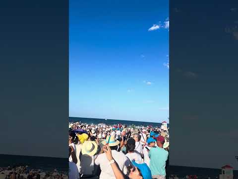 Video Papa Leone XIV a Rimini: decine di migliaia di fedeli alla messa in spiaggia