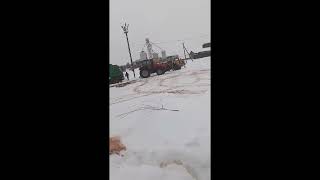 Трактор Мтз 3522 Тягает Застрявший В Снегу Маз