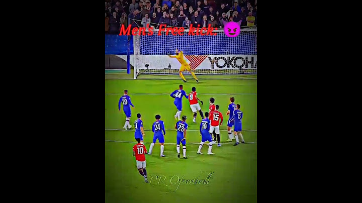 Women's Free kick 🥱 vs Men's Free kick 😈