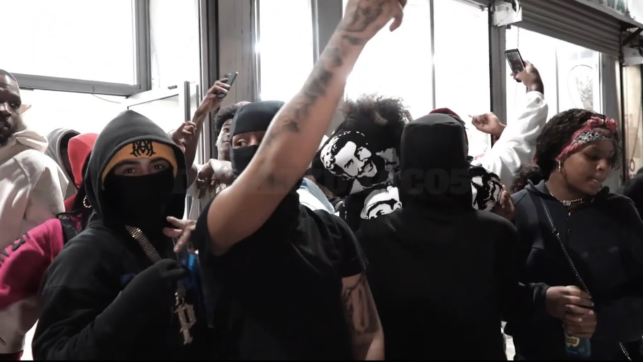 YouTube에서 Rollin 90s CRIPS 🔵 AFTER DARK | Trooping Every Block… Car Pulled Up Then Sped Off 😳 Pt 2 보기 YouTube에서 Rollin 90s CRIPS 🔵 AFTER DARK | Trooping Every Block… Car Pulled Up Then Sped Off 😳 Pt 2 보기