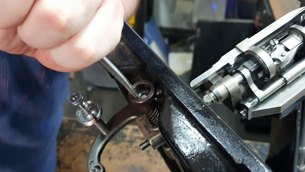 Re timing the looper via the worm gear on the Singer 114w103