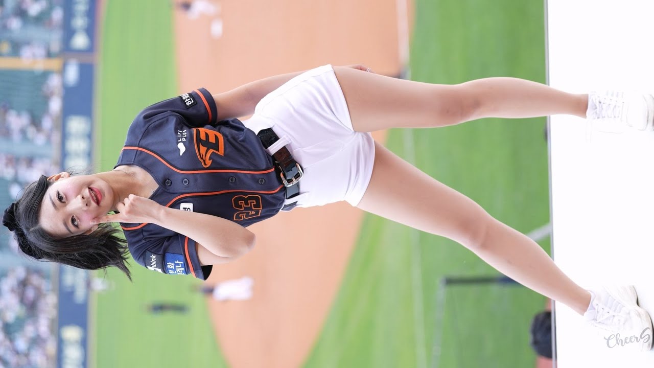 [4K] 엑셀런트좌 우수한 치어리더 직캠 Woo Suhan Cheerleader fancam 한화이글스 230519 - YouTube
